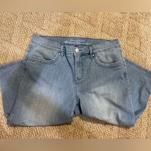 Gloria Vanderbilt Light Blue Denim Cropped Jeans
